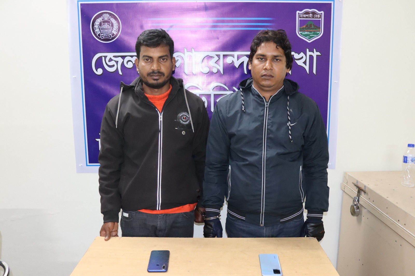 চাঁপাইনবাবগঞ্জে  মোটা টাকার বিনিময়ে পুলিশে চাকুরীর দেয়ার নামে প্রতারণা চেষ্টা,গ্রেপ্তার ২